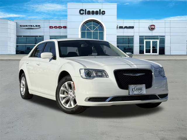 2022 Chrysler 300 Touring RWD photo
