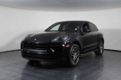 2023 Porsche Macan AWD photo
