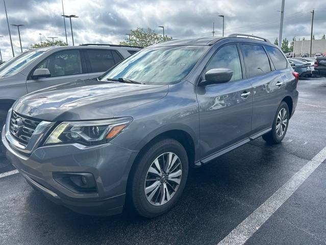 2017 Nissan Pathfinder SV 4WD photo