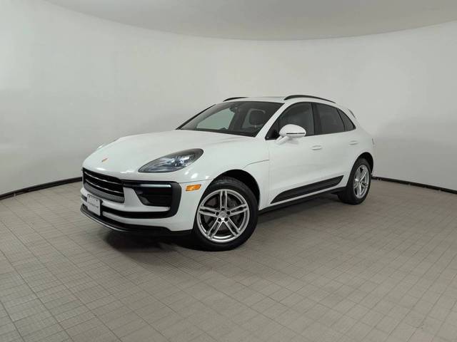2022 Porsche Macan  AWD photo