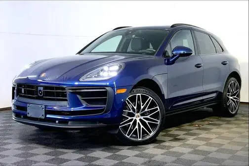 2023 Porsche Macan  AWD photo