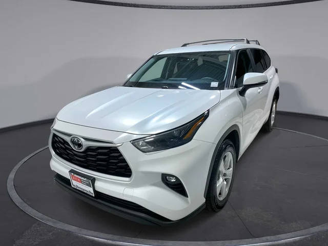 2023 Toyota Highlander LE FWD photo