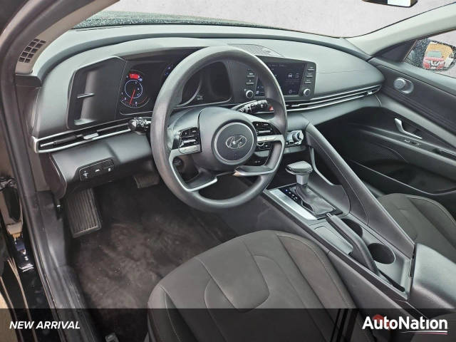 2023 Hyundai Elantra SEL FWD photo