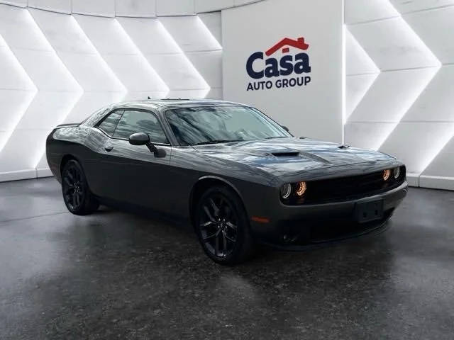 2022 Dodge Challenger SXT RWD photo