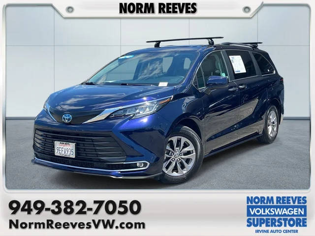 2023 Toyota Sienna XLE FWD photo