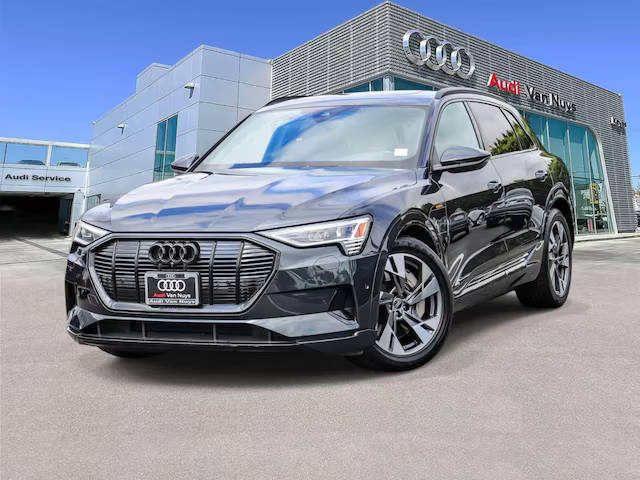 2023 Audi e-tron Premium AWD photo