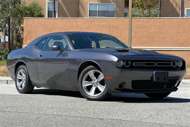 2019 Dodge Challenger SXT RWD photo
