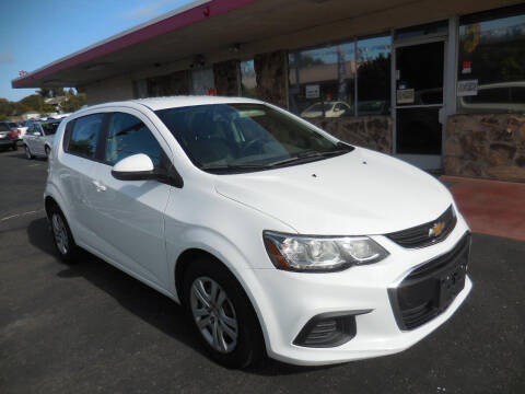2017 Chevrolet Sonic LT FWD photo