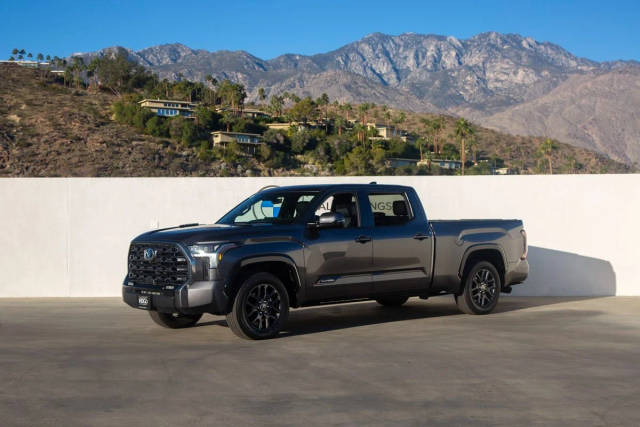 2022 Toyota Tundra Platinum Hybrid 4WD photo