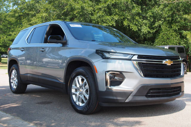2023 Chevrolet Traverse LS FWD photo