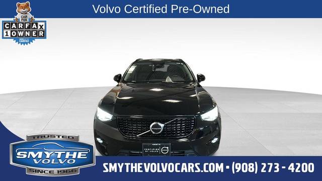 2023 Volvo XC40 Plus Dark Theme AWD photo
