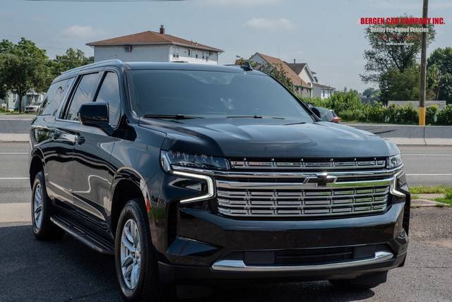 2023 Chevrolet Suburban LT 4WD photo