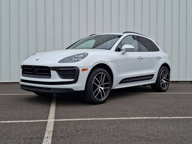 2023 Porsche Macan AWD photo