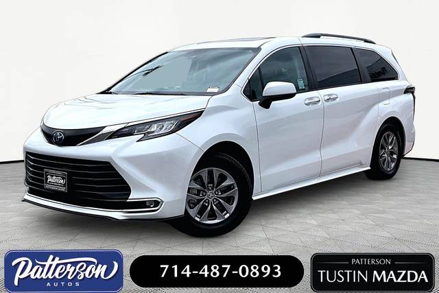2023 Toyota Sienna XLE FWD photo