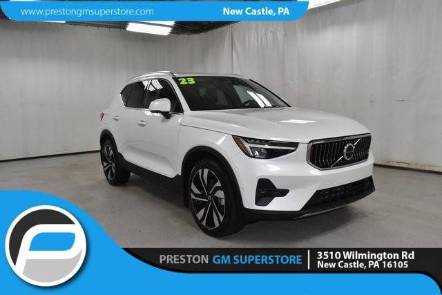 2023 Volvo XC40 Plus Bright Theme AWD photo