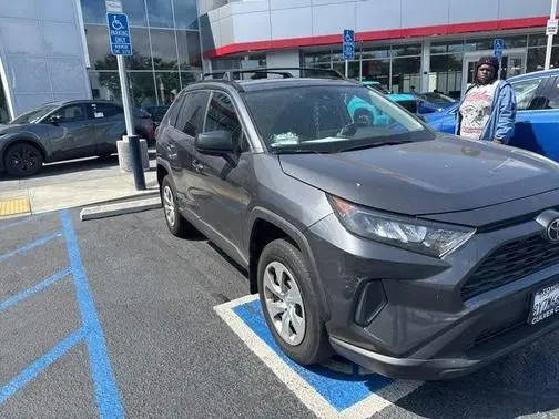 2021 Toyota RAV4 LE FWD photo