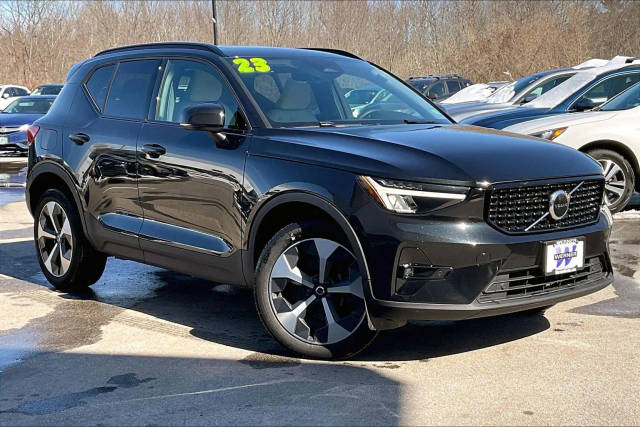 2023 Volvo XC40 Plus Dark Theme AWD photo