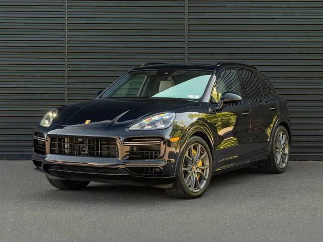 2023 Porsche Cayenne Turbo S E-Hybrid AWD photo