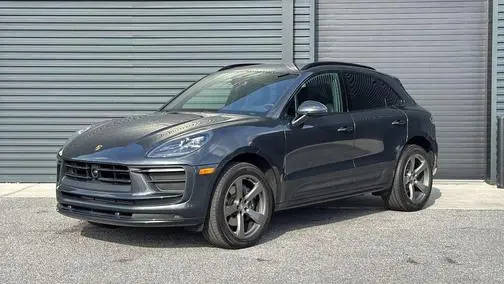 2023 Porsche Macan  AWD photo