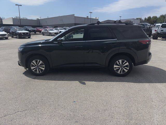2023 Nissan Pathfinder SL 4WD photo