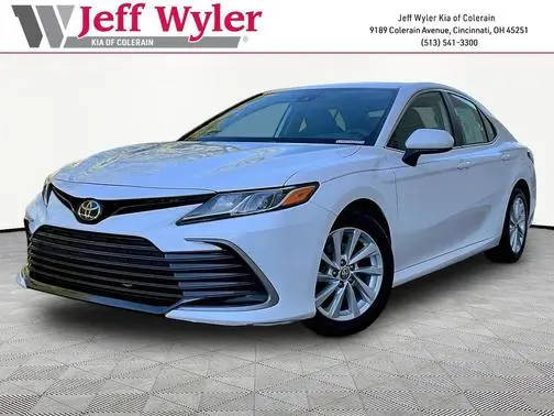 2023 Toyota Camry LE FWD photo
