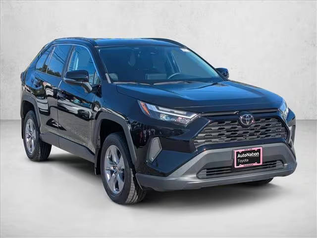 2022 Toyota RAV4 XLE AWD photo