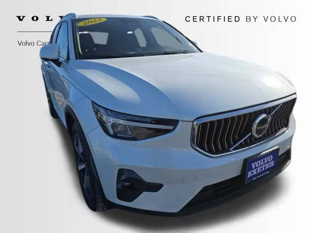 2023 Volvo XC40 Plus Bright Theme AWD photo