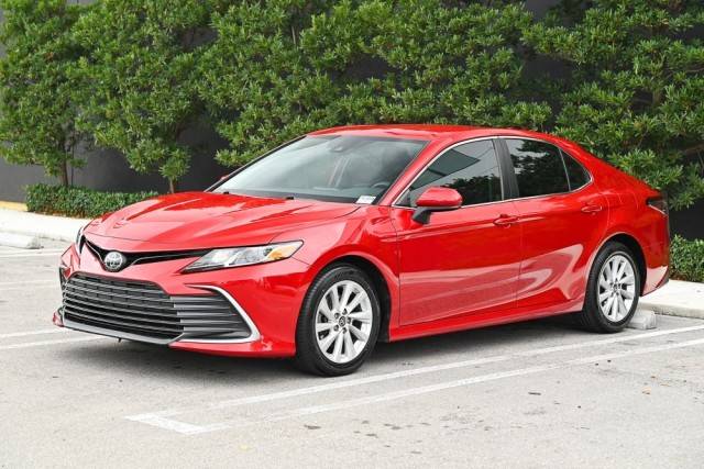 2023 Toyota Camry LE FWD photo