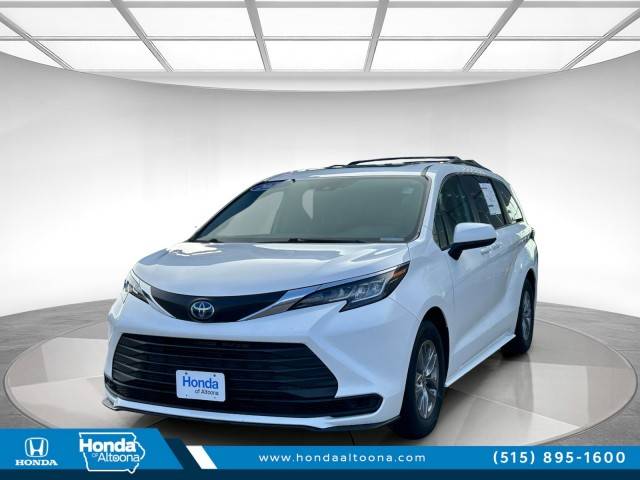 2023 Toyota Sienna LE AWD photo