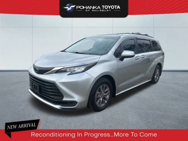 2023 Toyota Sienna LE FWD photo