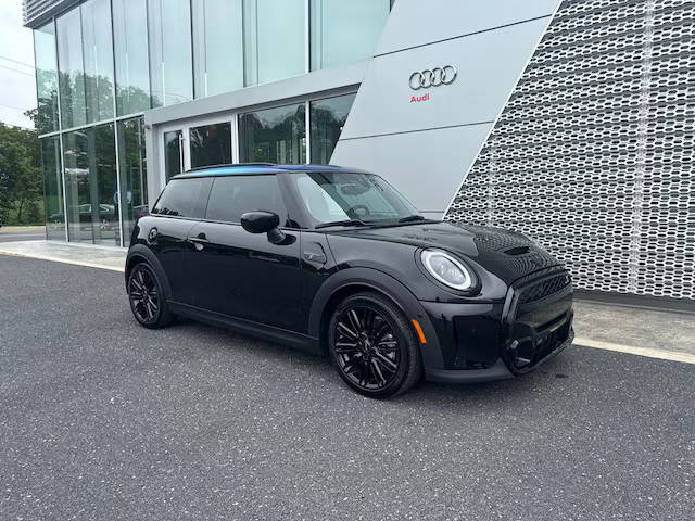 2023 MINI Hardtop 2 Door Cooper S FWD photo