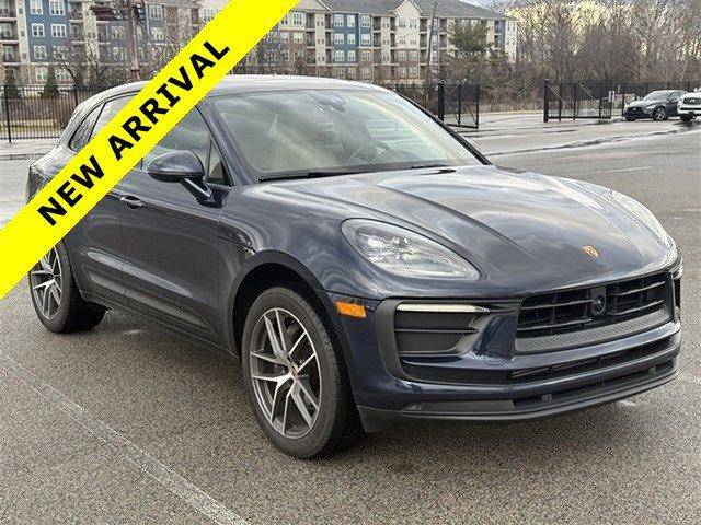 2023 Porsche Macan  AWD photo
