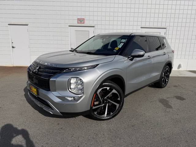 2023 Mitsubishi Outlander SE Black Edition FWD photo