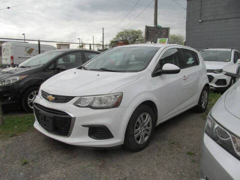 2017 Chevrolet Sonic LT FWD photo