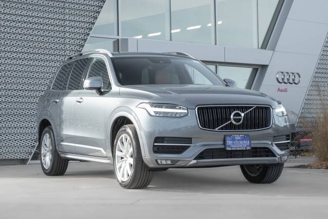 2019 Volvo XC90 Momentum AWD photo