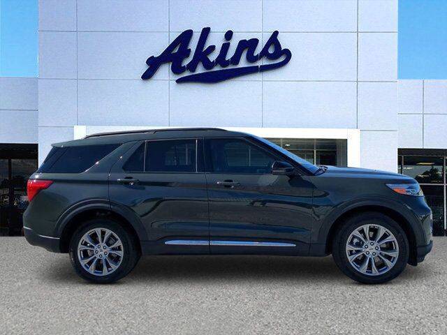 2022 Ford Explorer XLT 4WD photo