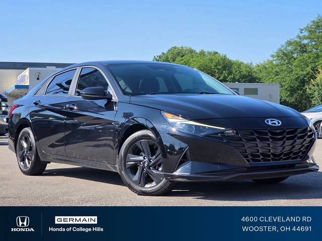 2023 Hyundai Elantra SEL FWD photo