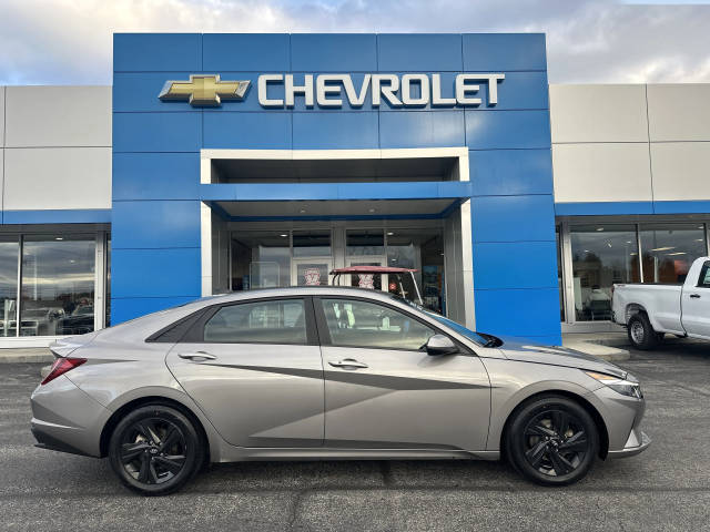 2023 Hyundai Elantra SEL FWD photo