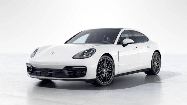 2023 Porsche Panamera  RWD photo