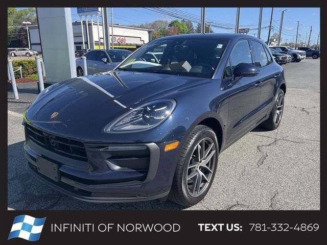 2023 Porsche Macan  AWD photo