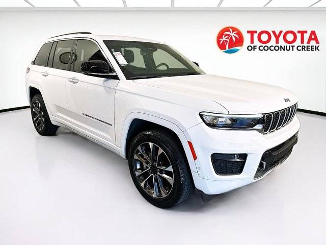 2023 Jeep Grand Cherokee Overland RWD photo