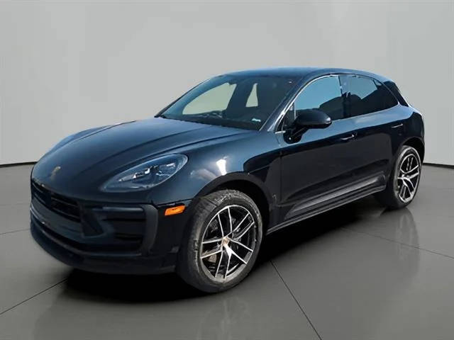 2023 Porsche Macan  AWD photo