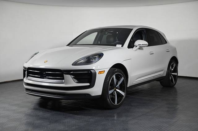 2023 Porsche Macan AWD photo