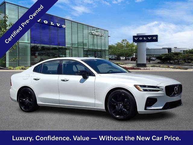 2023 Volvo S60 Plus Dark Theme AWD photo