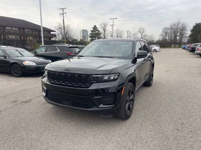 2023 Jeep Grand Cherokee Altitude 4WD photo