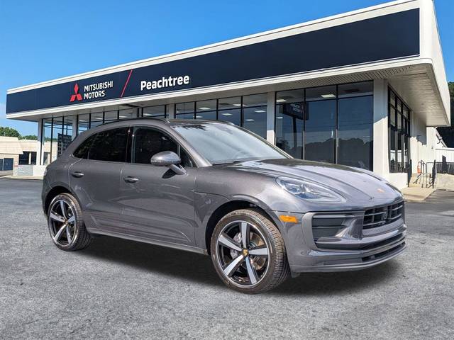 2023 Porsche Macan AWD photo