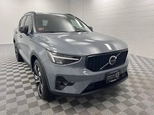 2023 Volvo XC40 Plus Dark Theme AWD photo