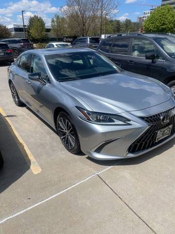 2023 Lexus ES ES 300h FWD photo