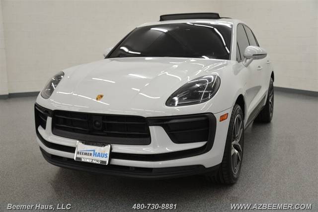 2023 Porsche Macan AWD photo