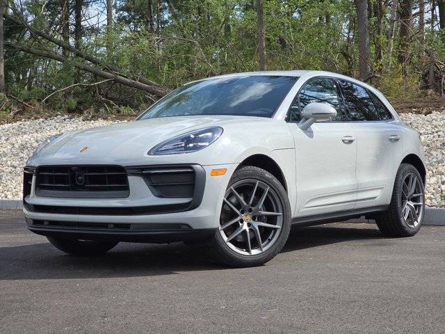 2023 Porsche Macan  AWD photo